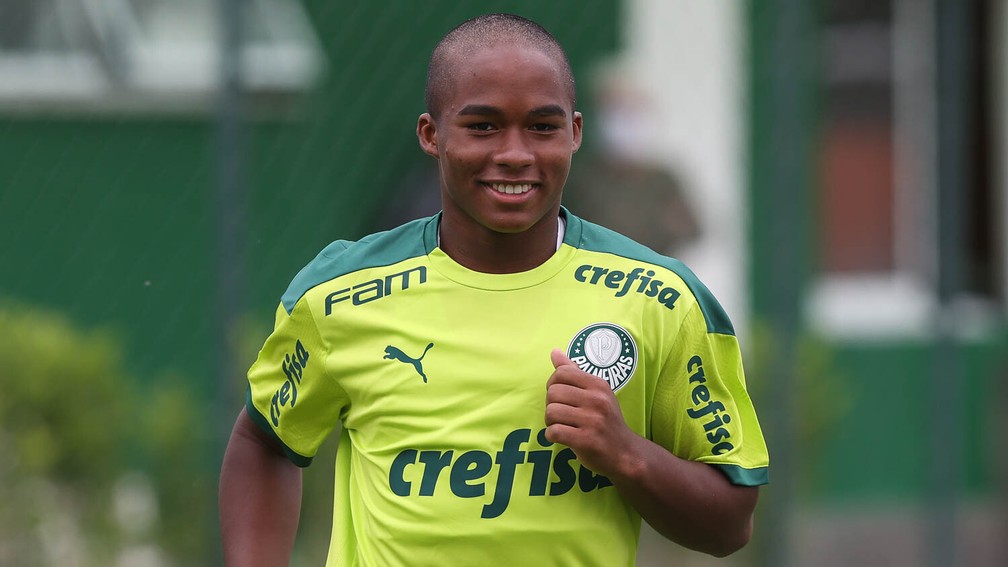Endrick em treino do Palmeiras  — Foto: César Greco/Agência Palmeiras