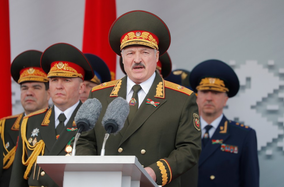 Alexander Lukashenko durante comemoração dos 75 anos da vitória dos soviéticos na Segunda Guerra, em 9 de maio de 2020 — Foto: Vasily Fedosenko/Reuters