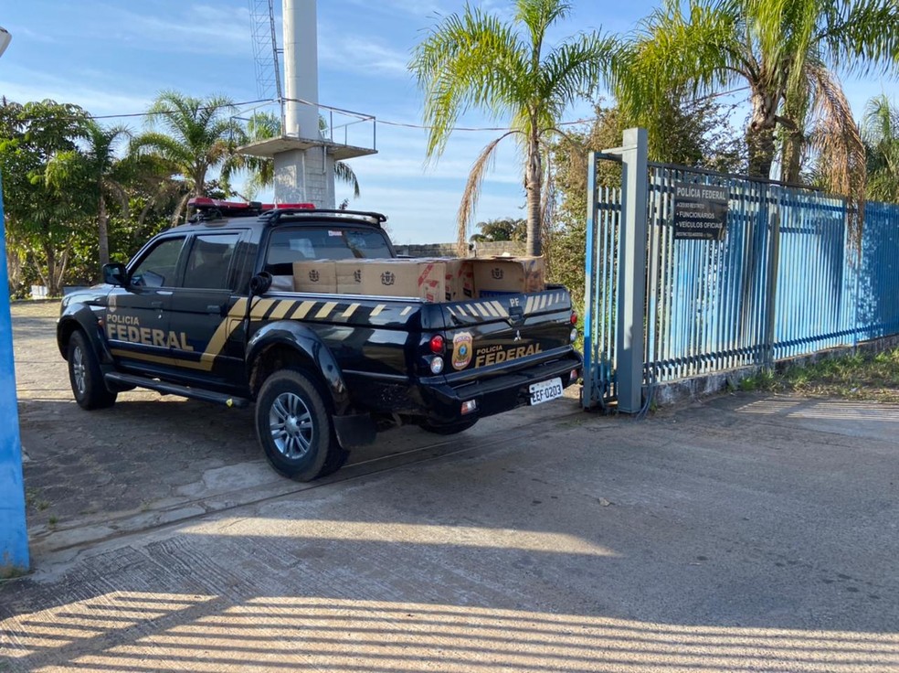 Material foi levado para a sede da Polícia Federal em Marília — Foto: Fernanda Marion / TV TEM 