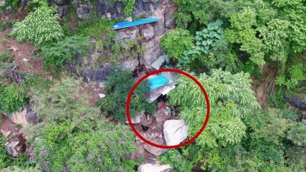 Drones identificaram rastros do foragido na região montanhosa próxima à cidade natal dele — Foto: The Yongshan Police/China News/via BBC