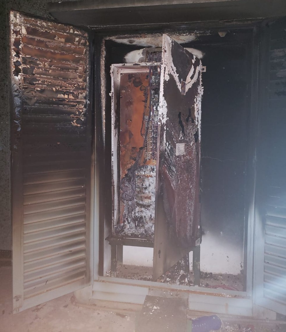 Curto-circuito causou princípio de incêndio em hospital particular do DF — Foto: Corpo de Bombeiros/Divulgação