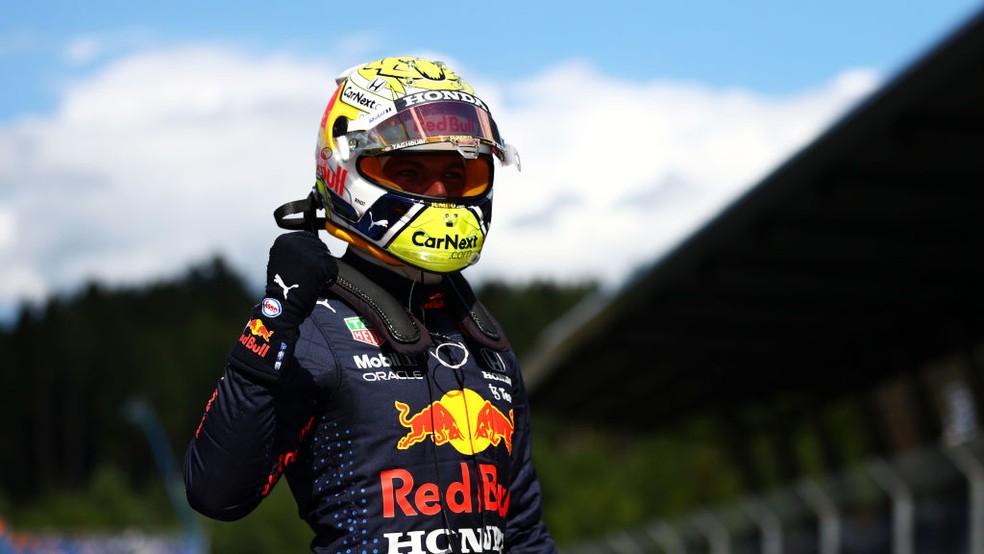 Líder do campeonato, Max Verstappen comemora pole position no GP da Estíria — Foto:  Dan Istitene - Formula 1/Formula 1 via Getty Images