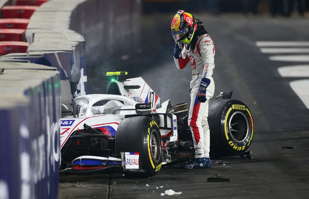 Batida de Mick Schumacher na volta 10 do GP da Arábia Saudita abriu sessão de incidentes na prova — Foto: Peter Fox/Getty Images