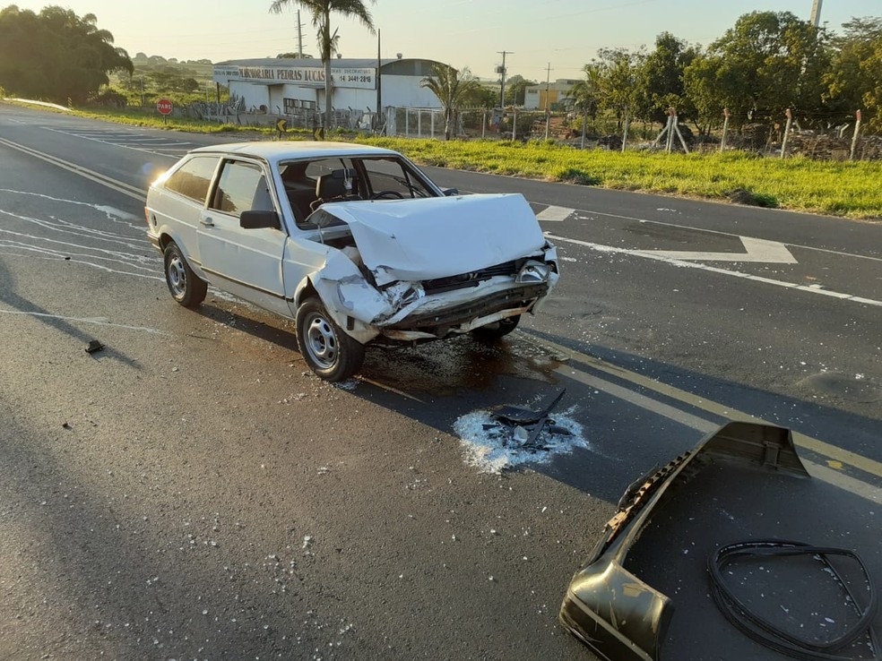 Batida entre carros deixou feridos em rodovia de Tupã (SP) — Foto: Corpo de Bombeiros/Divulgação