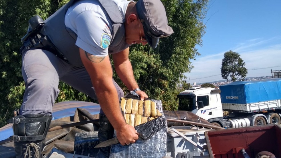 Polícia Rodoviária apreende grande quantidade de drogas em Itapetininga (SP) — Foto: Polícia Rodoviária/Divulgação