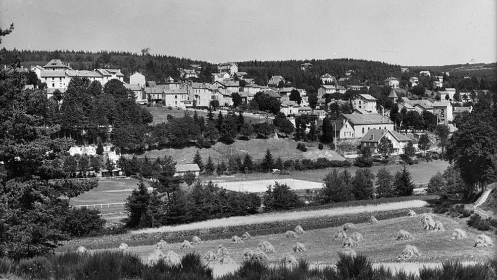 Le Chambon-sur-Lignon em 1950, cinco anos depois da guerra — Foto: ROGER VIOLLET COLLECTION/GETTY IMAGES via BBC