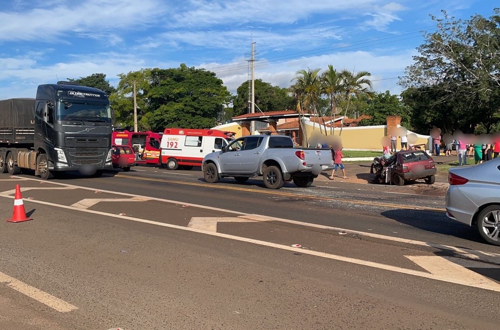 Acidente aconteceu na tarde desta quinta-feira (28) em Avaré — Foto: Do Vale TV/Divulgação
