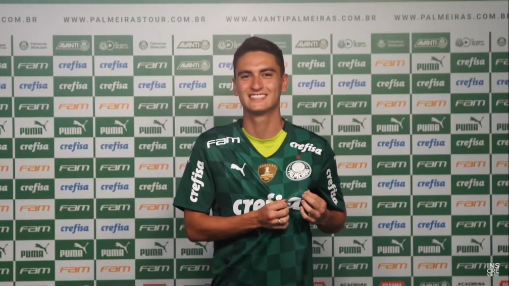 Eduard Atuesta é apresentado no Palmeiras — Foto: Reprodução/TV Palmeiras
