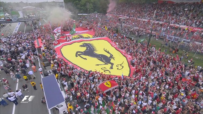 Torcida da Ferrari faz a festa no circuito de Monza (Foto: Divulgação)