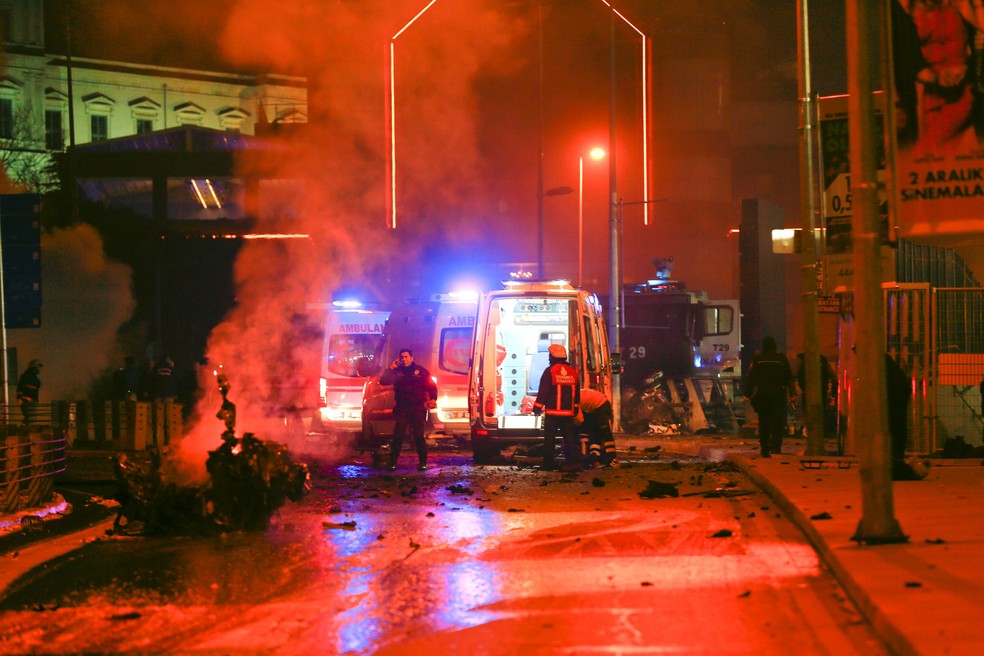 Explosão em Istambul deixa feridos neste sábado (10) (Foto: Murad Sezer / Reuters)