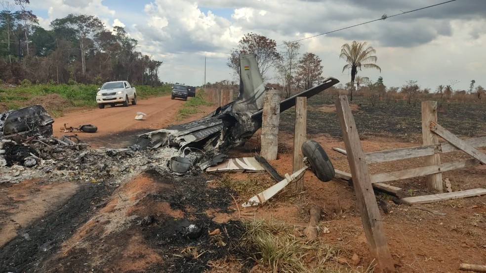 Um avião de pequeno porte caiu nessa segunda-feira (16) e uma pessoa morreu em Vila Bela da Santíssima Trindade — Foto: Polícia Civil de Mato Grosso