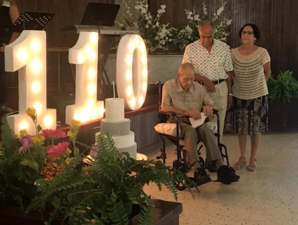 Imagem do aniversário de 110 anos de Emilio Flores Marquez publicada em uma rede social — Foto: Reprodução/Facebook