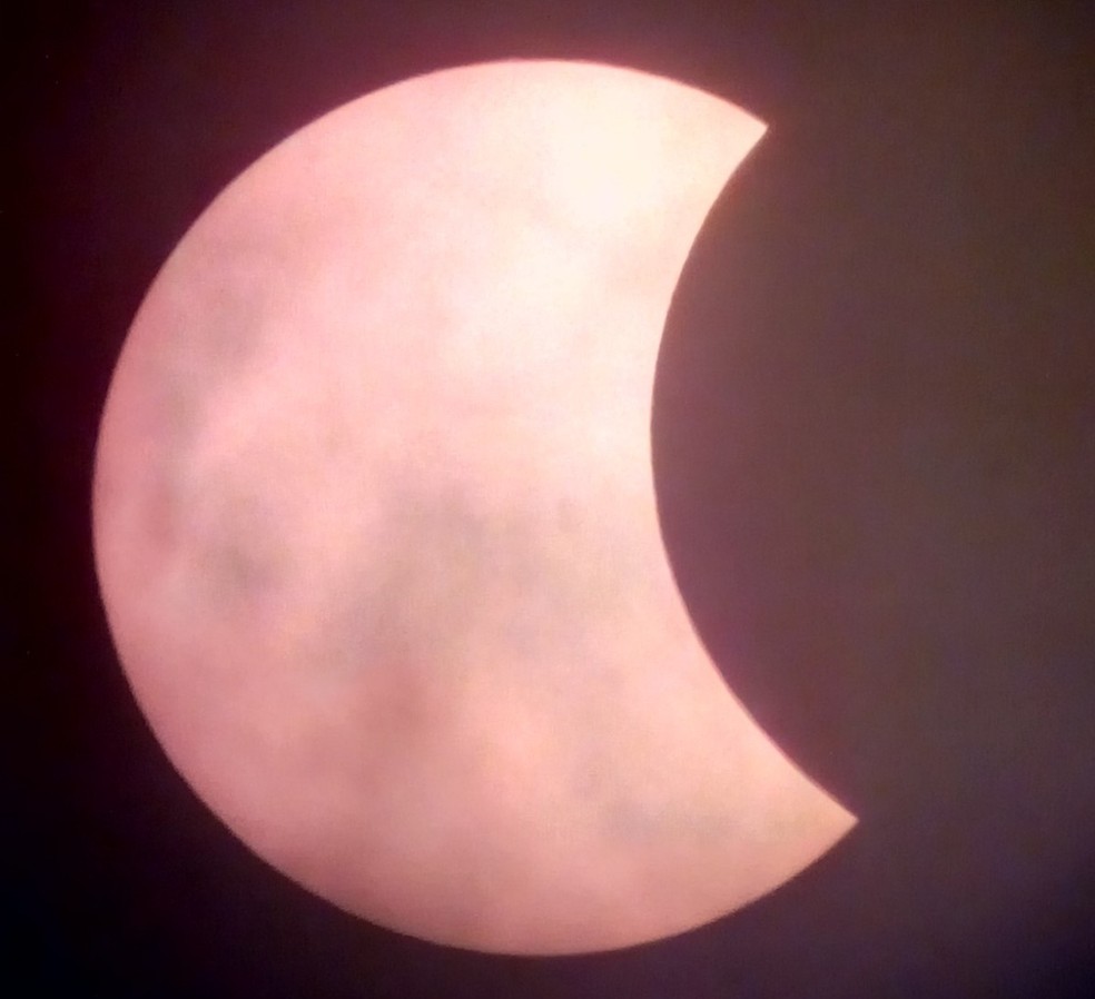 Na região centro-oeste paulista, eclipse atingiu o máximo de 27% de cobertura do disco solar — Foto: Rodolfo Langhi/Divulgação