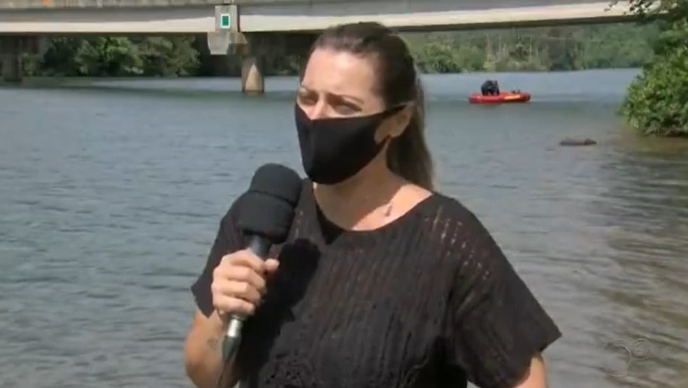 Testemunha relata desespero ao presenciar crianças se afogando no Rio Paranapanema — Foto: TV TEM/Reprodução