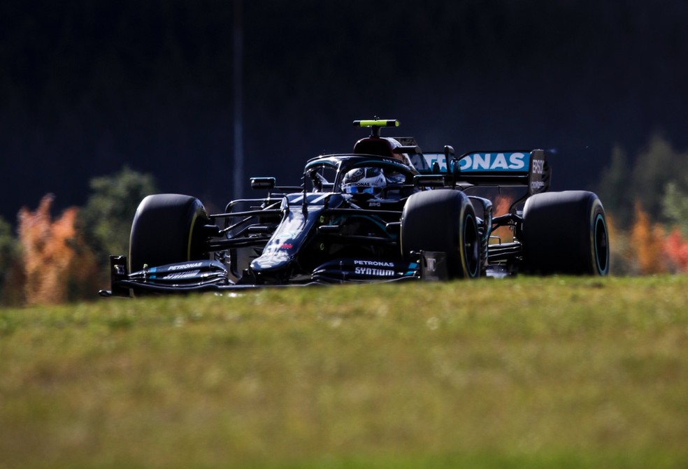 Valtteri Bottas a caminho da pole position em Nürburgring — Foto: Divulgação