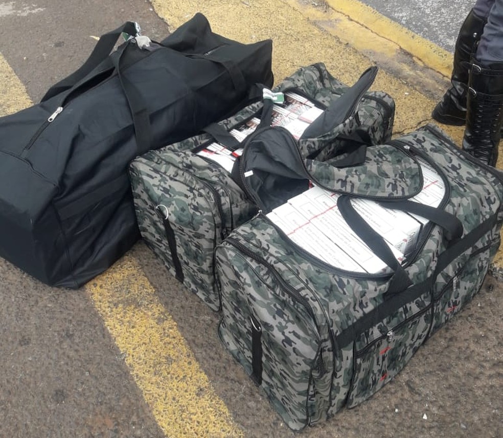 Mercadoria estava no bagageiro de um ônibus e dupla foi presa em flagrante em Jaú — Foto: Polícia Rodoviária/Divulgação