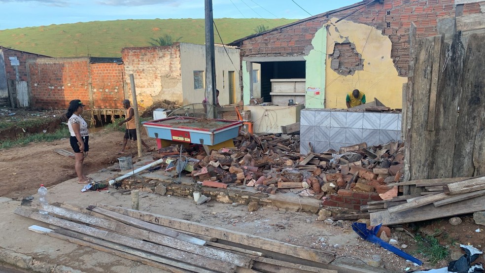 Situação de destruição em Apuarema — Foto: Felipe Pereira/Tv Subaé