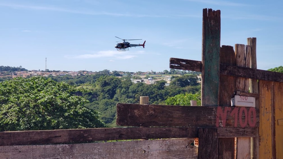 Em alguns penhascos da zona norte de Marília acesso só é possível com uso de helicóptero — Foto: Cláudio Farneres/TV TEM