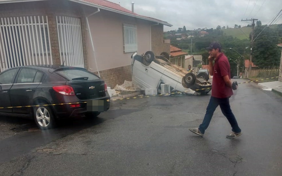 Adolescentes são atingidos por carro em Pouso Alegre — Foto: Reprodução / Redes Sociais