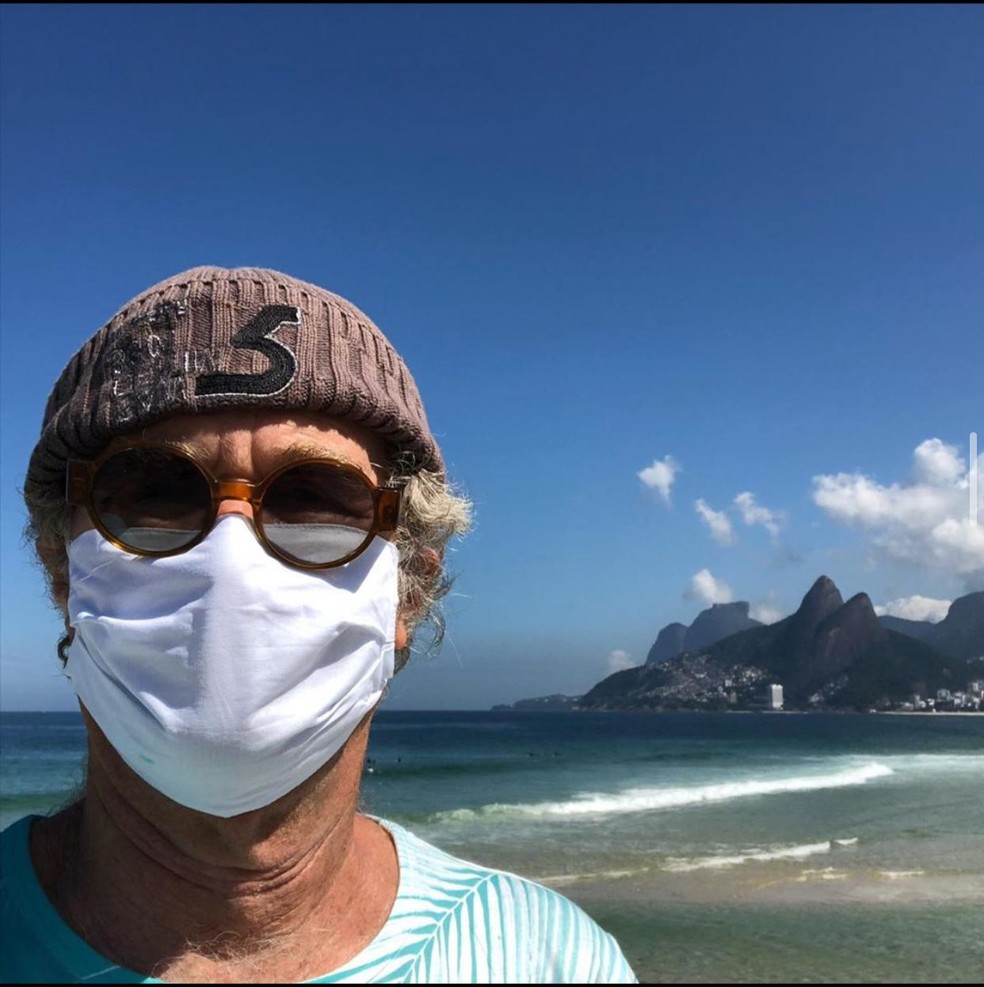 Alfredo Sirkis usou máscara em visita ao Arpoador, na Zona Sul do Rio: 'No Arpoador em tempo de Covid-19' — Foto: Reprodução/Redes sociais 