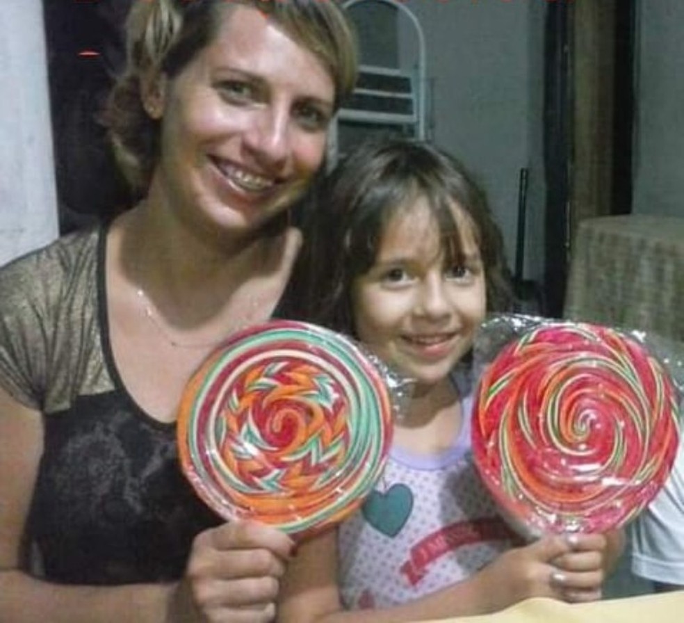  Cristiane Arena, de 34 anos, e sua filha Karoline Vitória, de 9 anos, estavam desaparecidas desde o fim de novembro — Foto: Arquivo pessoal