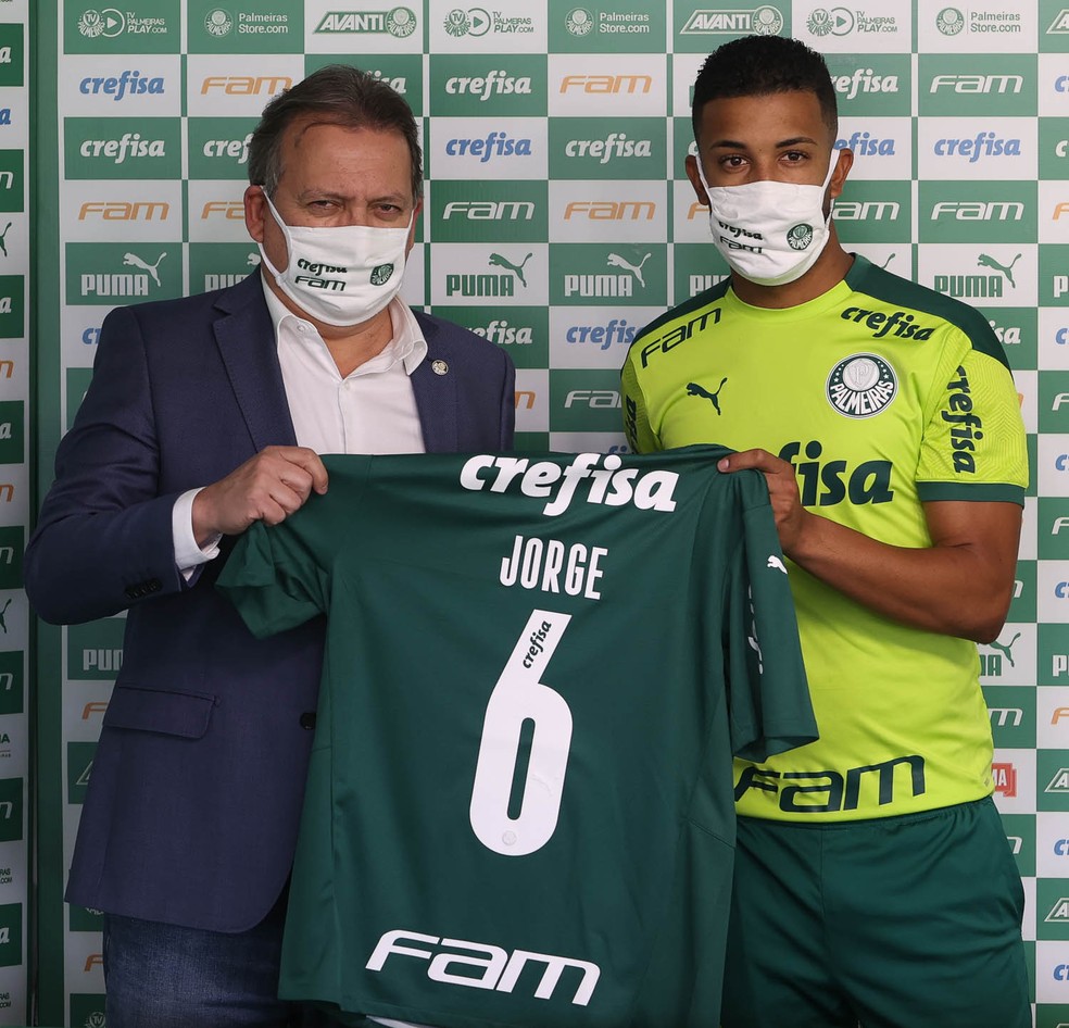 Palmeiras apresenta o lateral Jorge — Foto: Agência Palmeiras