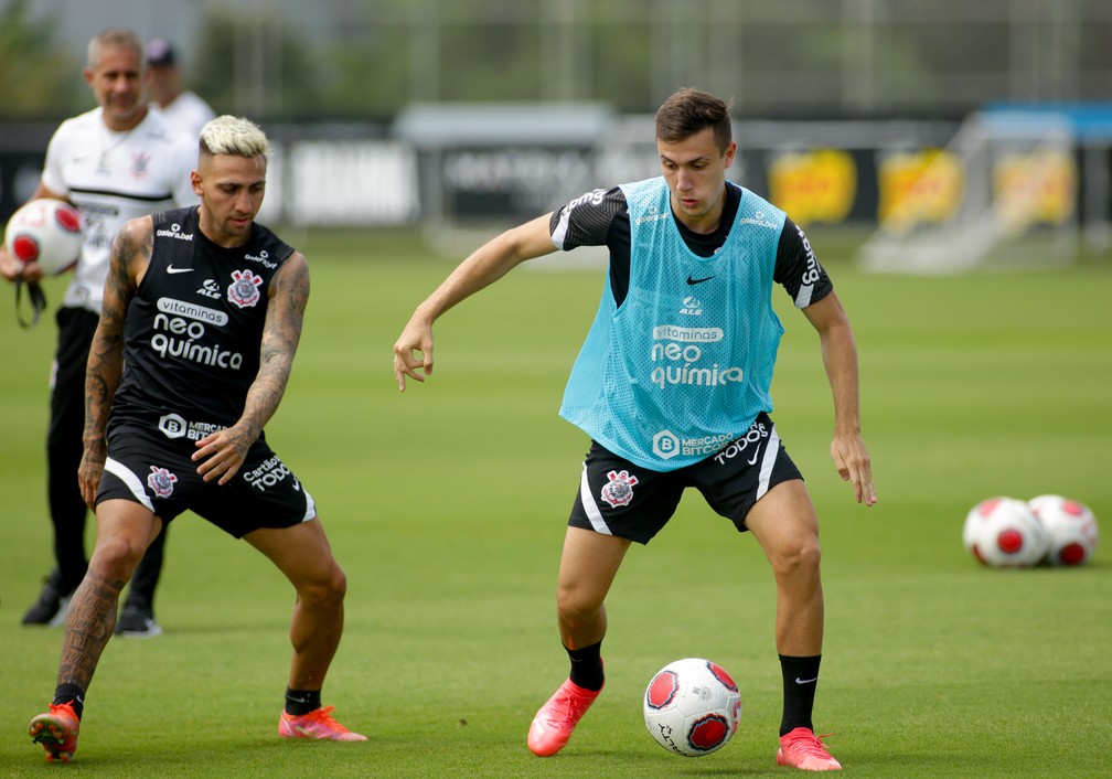 Gustavo Mosquito e Piton em treino do Corinthians — Foto: Rodrigo Coca/Ag. Corinthians