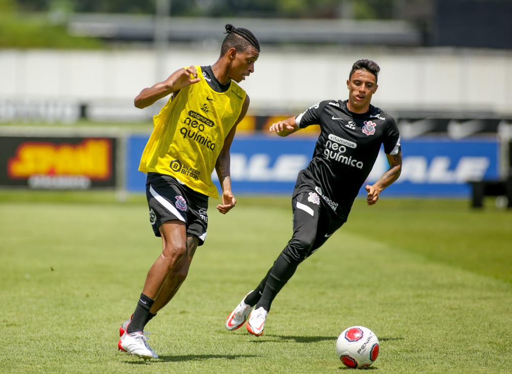 Robson Bambu e Mantuan em treino do Corinthians — Foto: Rodrigo Coca/Ag. Corinthians