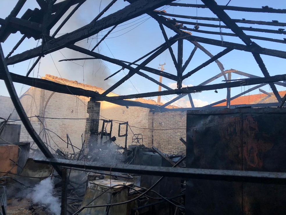 Incêndio atingiu prédio da Secretaria de Saúde em Botucatu — Foto: Guilherme Torres/Prefeitura de Botucatu