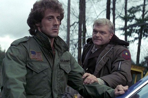 Brian Dennehy e Sylvester Stallone em Rambo (Foto: Reprodução)