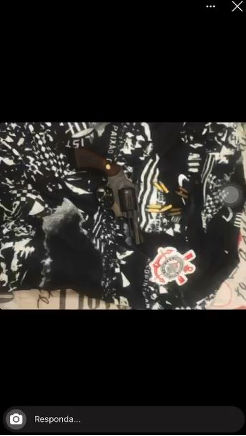 Ameaça a Cássio, do Corinthians, tem foto de arma sobre camiseta do clube — Foto: Reprodução