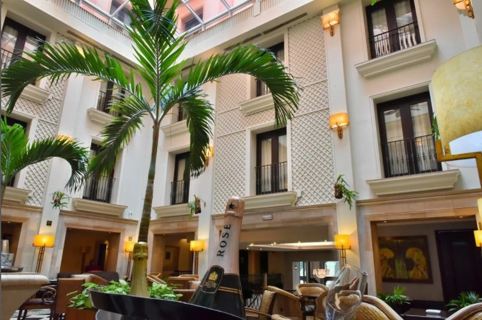 Hotel em Havana tinha interior histórico e luxuoso — Foto: Reprodução/Instagram/saratogahavana