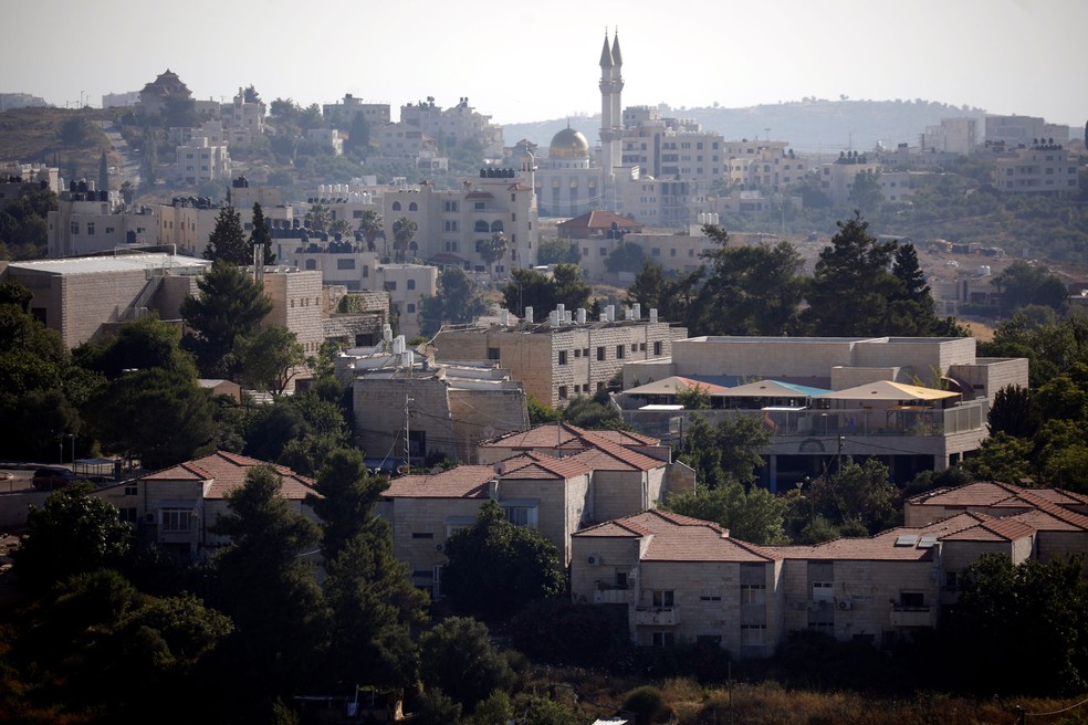 Parte do assentamento judaico de Beit El à frente de Ramallah, na Cisjordânia ocupada por Israel — Foto: Amir Cohen/ Reuters
