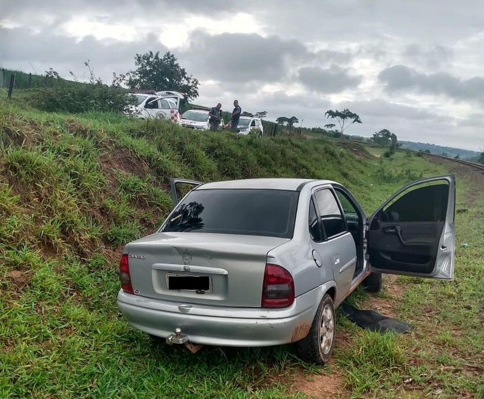 Carro do suspeito foi localizado na estrada de Val de Palmas em Bauru  — Foto: Arquivo pessoal 