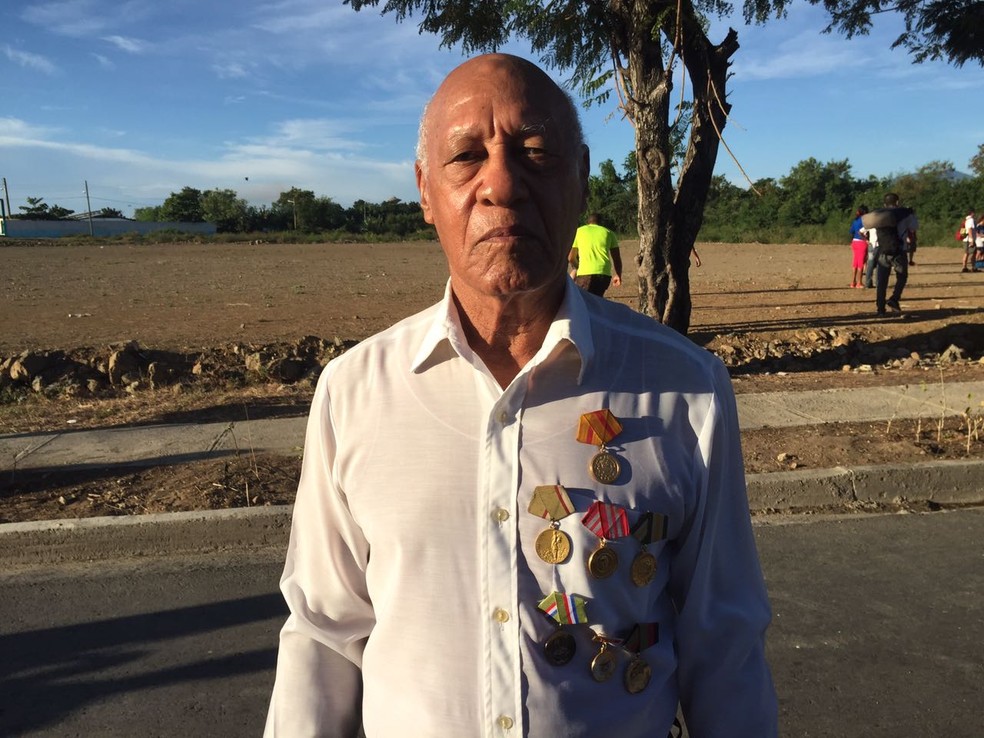 Wiliberto Gomes Cordoba, de 78 anos, se alistou no exército combatente por influência de Fidel (Foto: Letícia Macedo/G1)
