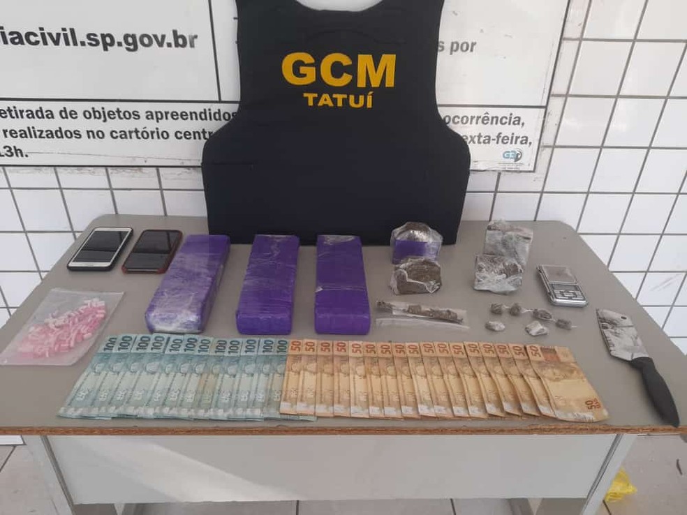 Três pessoas são presas com comprimidos de ecstasy e tijolos de maconha em Tatuí (SP) — Foto: Guarda Civil Municipal/Divulgação
