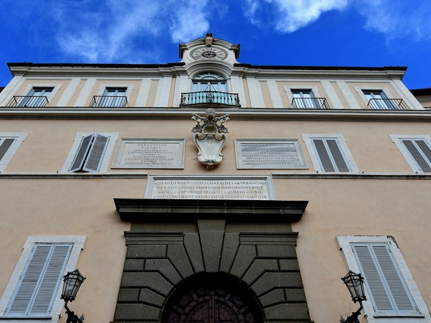 Foto de 21 de outubro mostra fachada da residência de verão dos papas, nas Vilas Pontifícias de Castelgandolfo, perto de Roma  (Foto: Alberto Pizzoli/AFP)