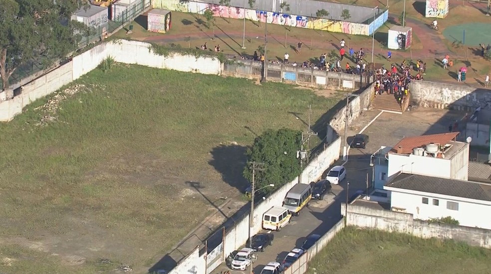 Imagem mostra local onde garoto foi atacado por cães  — Foto: Reprodução/ TV Globo