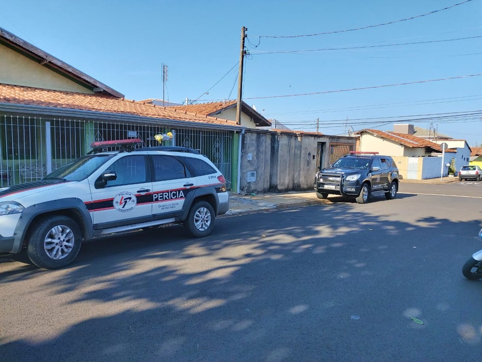 Mandado de busca e apreensão foi cumprido pela Polícia Civil em Botucatu  — Foto: Polícia Civil / Divulgação 