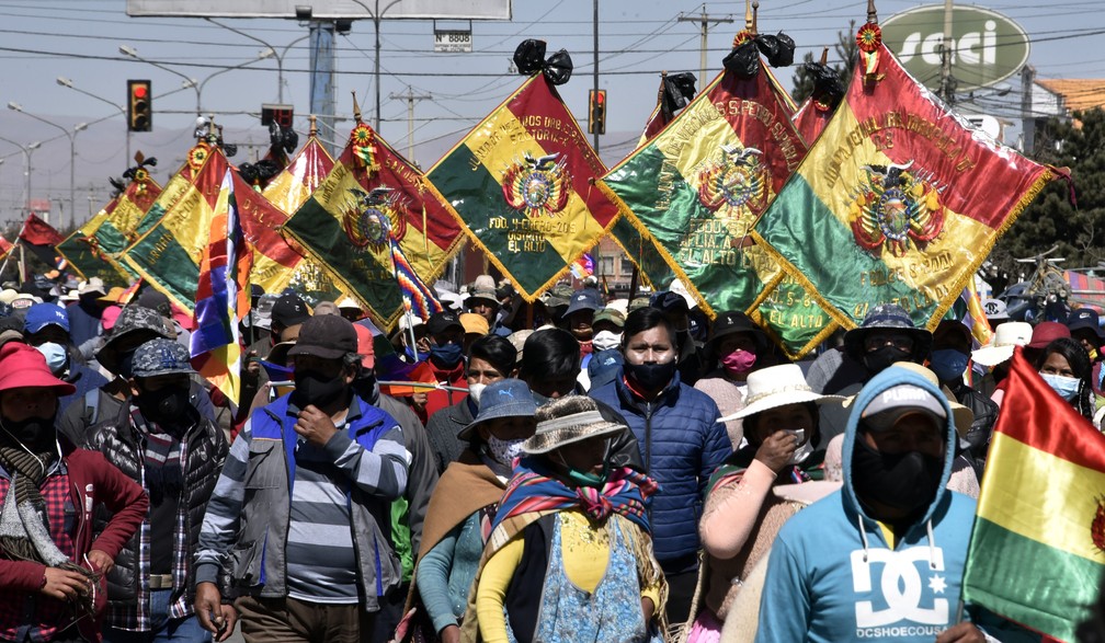 Apoiadores do ex-presidente Evo Morales fazem protesto em El Alto, na Bolívia, nesta terça-feira (28) — Foto: Aizar Raldes/AFP