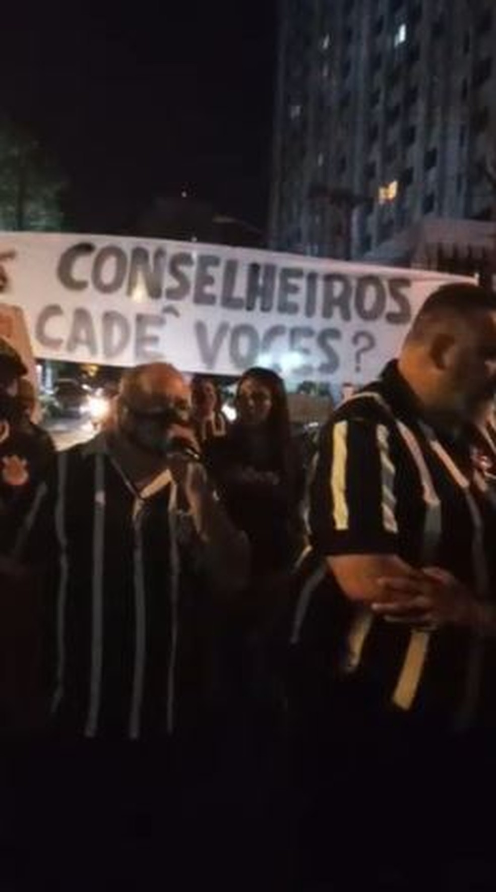 Protesto da torcida do Corinthians no Parque São Jorge — Foto: Reprodução