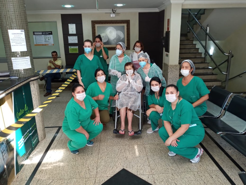 Vitalina agradeceu o cuidado médico da equipe do hospital — Foto: Vitalina dos Santos/Arquivo pessoal