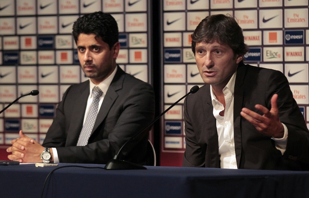 Nasser Al Khelaifi chamou Leonardo para comandar o futebol do PSG — Foto: AFP