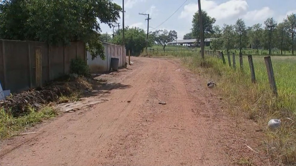 Acidente foi em estrada municipal do bairro Paineiras, em Jumirim (SP) — Foto: Reprodução/TV TEM