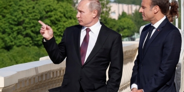 Russian President Vladimir Putin and French leader Emmanuel Macron