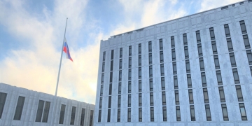 The flag near the building of the Russian Embassy in the United States was lowered to commemorate the victims of the coronavirus.