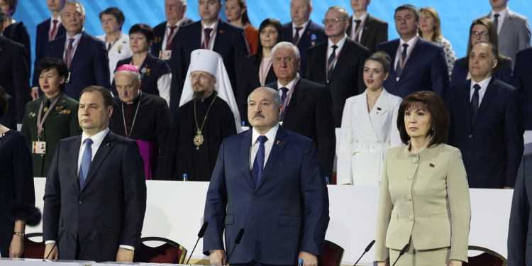 President of Belarus Alexander Lukashenko at the All-Belarusian People's Assembly must receive constitutional powers.
