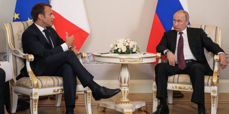 Russian President Vladimir Putin and the President of France Emmanuel Macron
