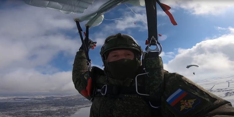 Russian paratroopers congratulated women on International Women's Day at an altitude of 1000 meters