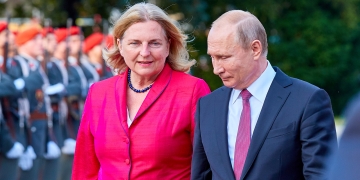 Former Austrian Foreign Minister Karin Kneissl and Russia's President Vladimir Putin